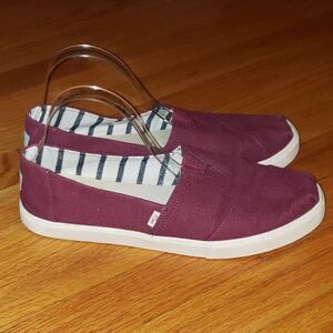 Toms Burgandy flats 